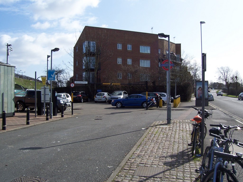 Flats Near Ruislip Gardens Station