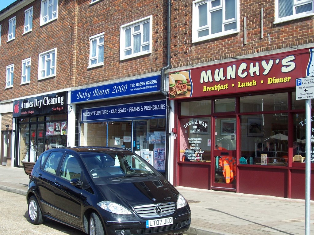 New Pond Parade Ruislip Gardens