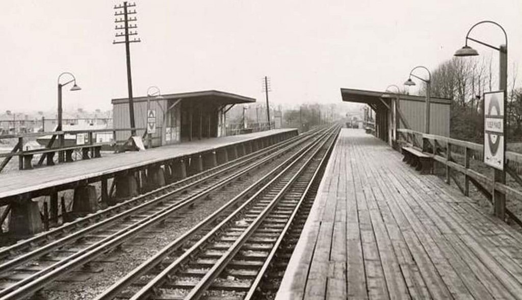 Ruislip Manor Station 14