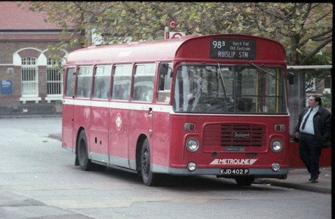 A 98B bus in Ruislip